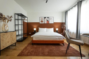 Spacious studio in prime location with queen bed
